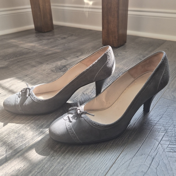Vintage Gray Suede Bow Pumps - Handmade in Spain - Size 7.5M - Picture 4 of 6